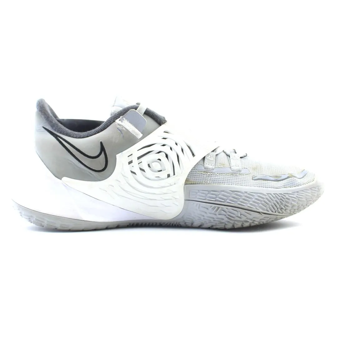 NIKE  KYRIE 3 LOW