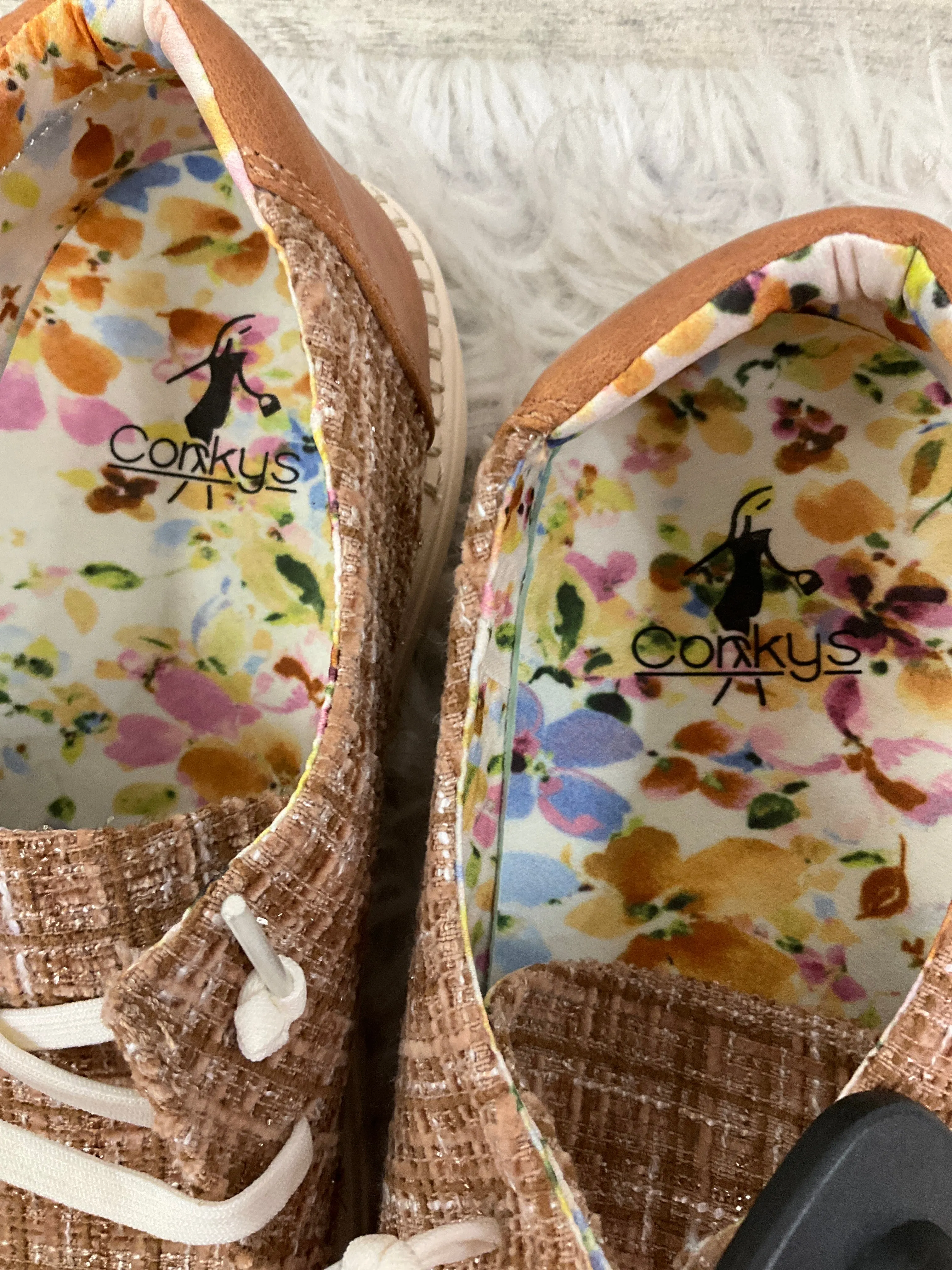 Shoes Sneakers By Corkys In Tan, Size: 9